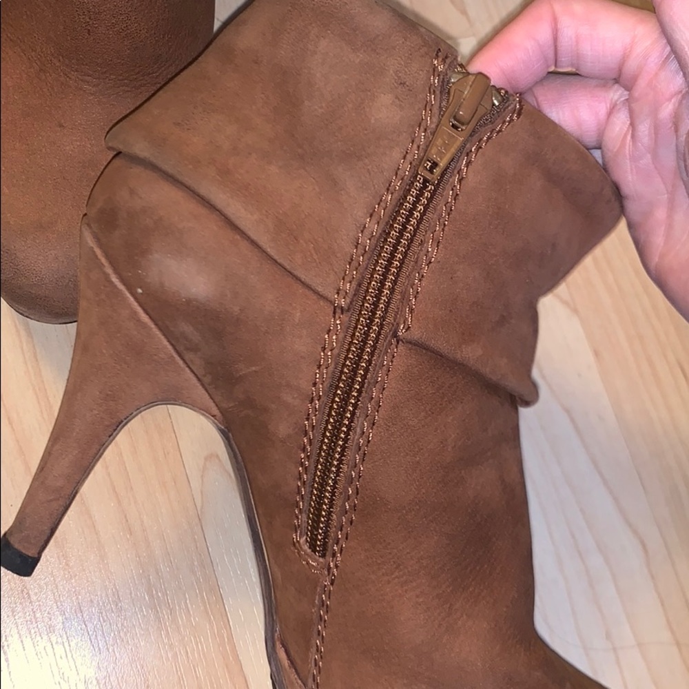 Boots - Picture 4 of 10